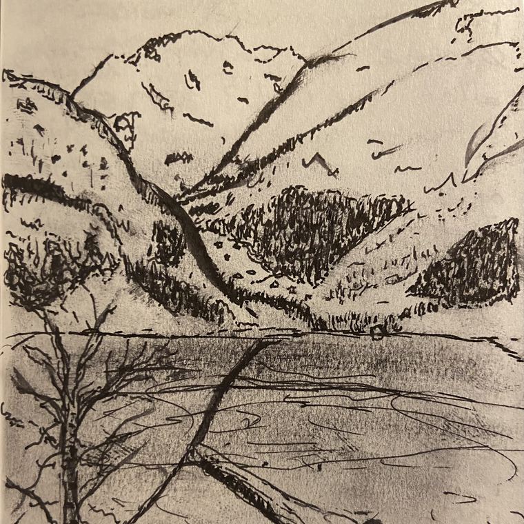 Blyantskisse av fjell og fjord sett fra et vindu.